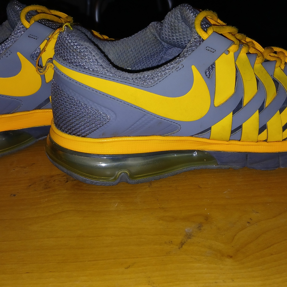 Nike Men's Athletic Shoes in Gray and Yellow